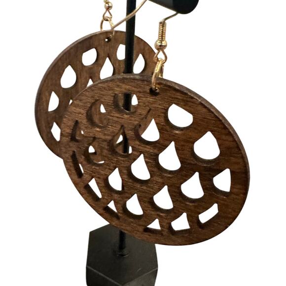 Oversized wood boho earrings - Picture 2 of 5